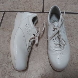 SAS Women's White Lace Up Nursing Shoes 10 N